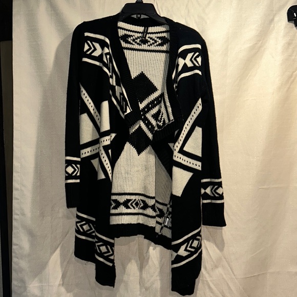 Audrey Ann Black and White Tribal Print Waterfall Cardigan M/L - Picture 1 of 5
